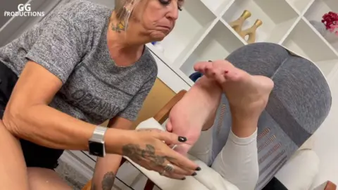 Elisabethshuge GG Foot Domination Irresistible Feet