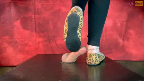 Kittybegood – Mistress Kbg – Precum Oozing Shoejob In Leopard Flats