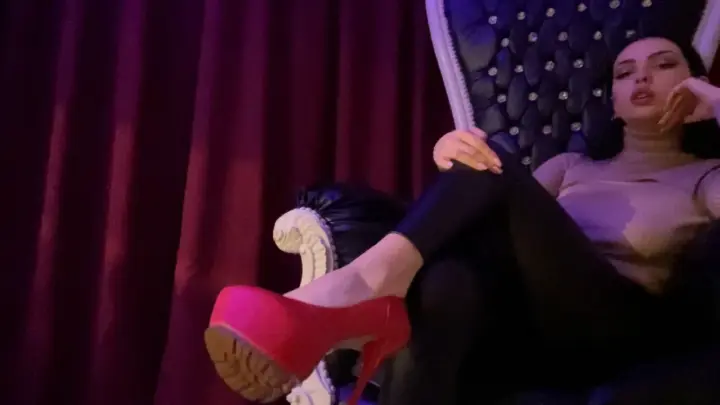 Fetish Chateau Dommes – Foot And High Heels Worship For Mistress Glamorous Pov