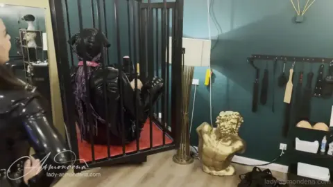 Mistress Asmondena – Spank and Fist Fun for the Goddess