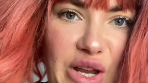 Yourhikerbabe – Vore Teases You With Her Tongue Then Eats You