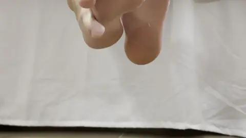 tiffstreatsxoxo – Worship my feet ass and pussy