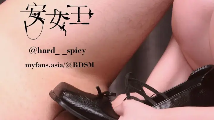 Mistress Ann – Single Leg Hoist Ballbusting – Stomping Balls Into His Own Thigh