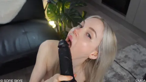 Sofie Skye – Officers Bbc Big Dick Worship