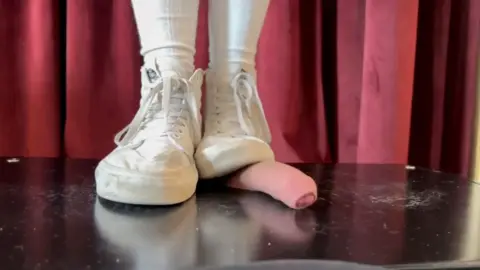 Sneaker Ballbusting Studio – Goddess Green i Don t Give a Fuck If You Cry